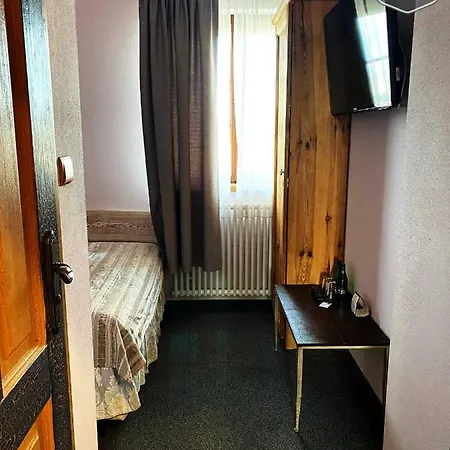 Pod Strzechą W Giewartowie *