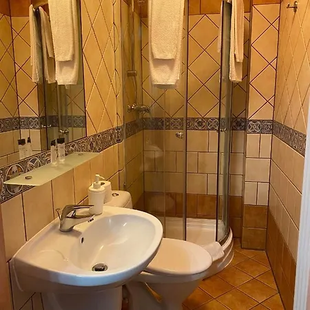 Ośrodek wypoczynkowy Pod Strzechą W Giewartowie *