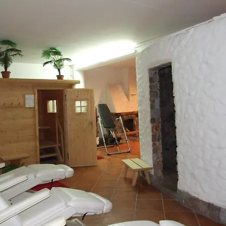 Ośrodek wypoczynkowy Pod Strzechą W Giewartowie